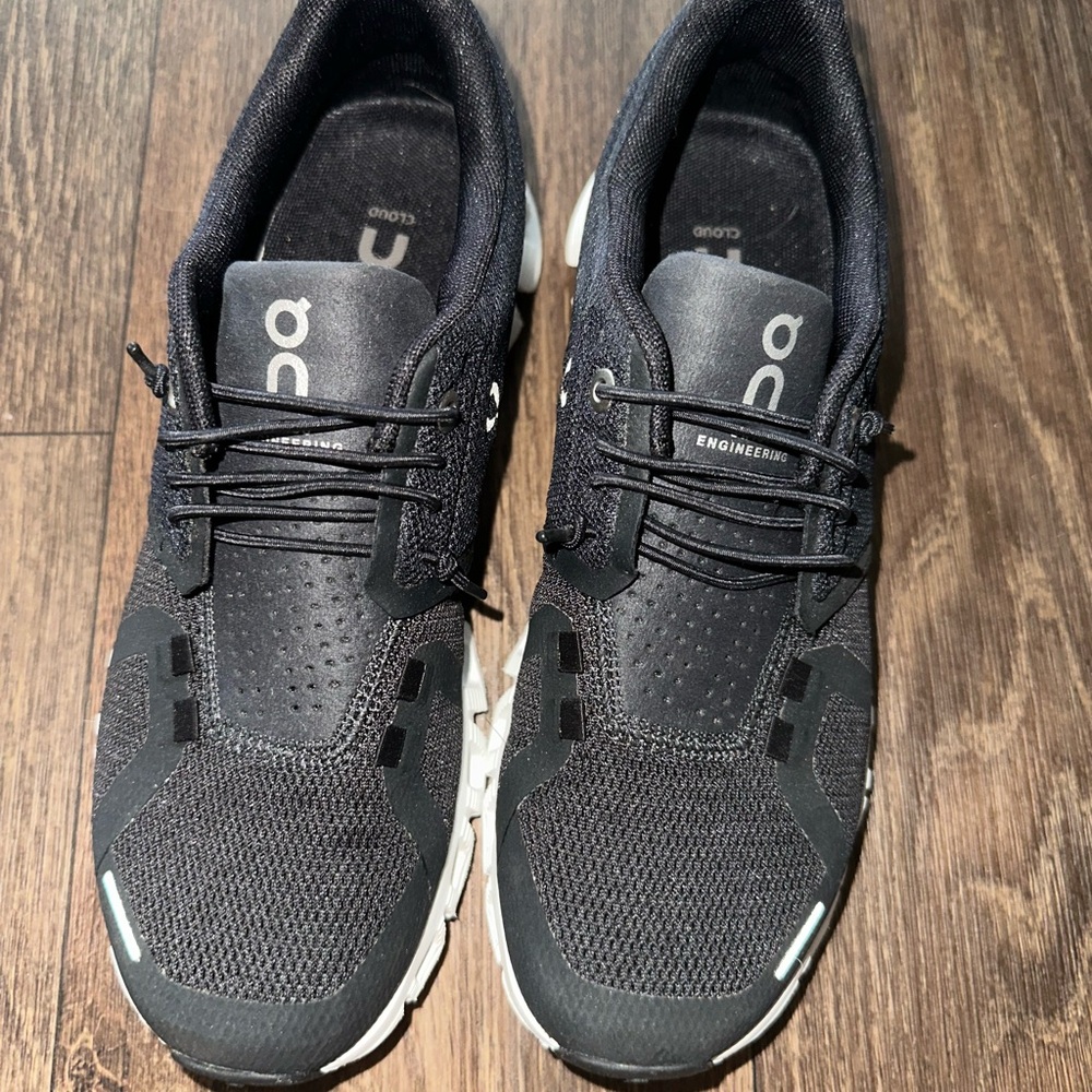 On cloud Running Black and White Athletic Shoes - Picture 2 of 4